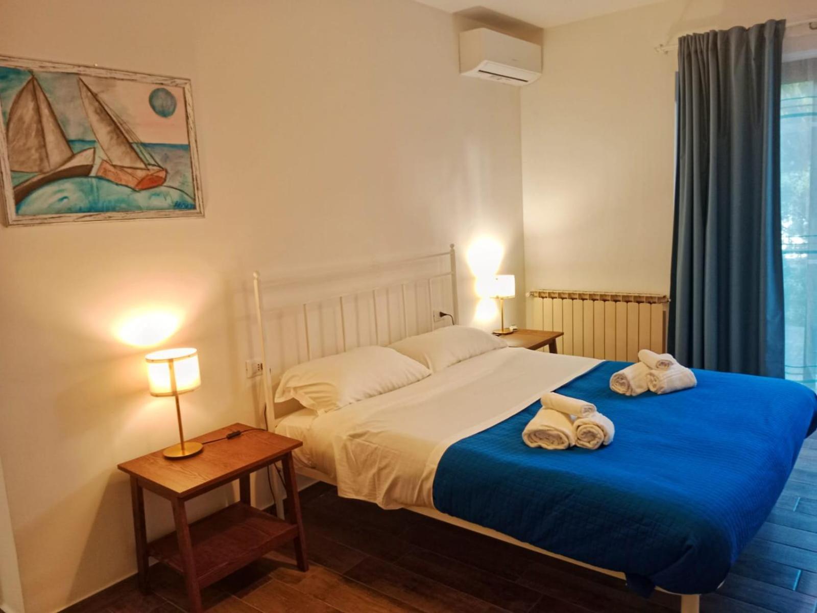 Brezza Marina Studios Монтесильвано Экстерьер фото